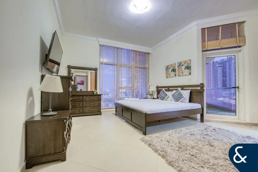 Vacant | Furnished | Close to metro